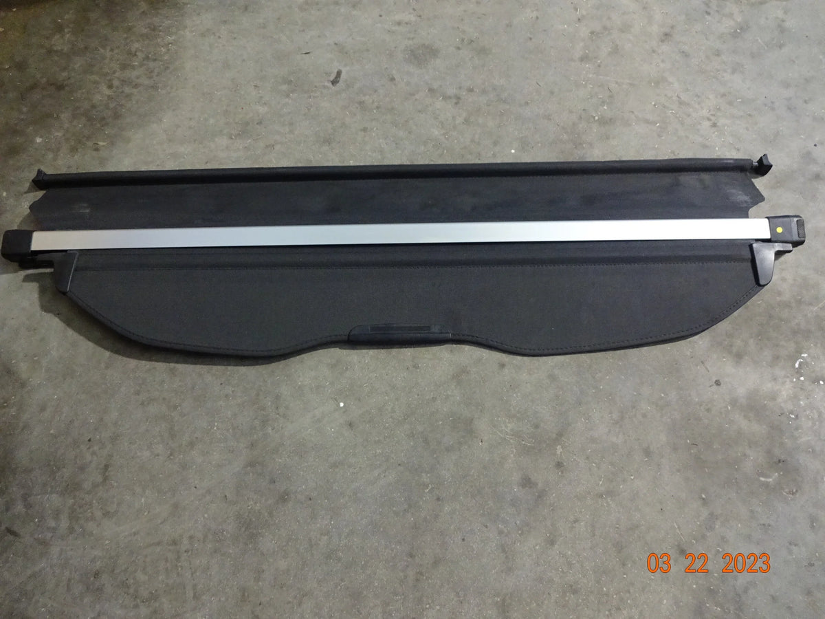 Pre-Owned 2014 Subaru Forester Rear Black Retractable Cargo Cover OEM (Good)
