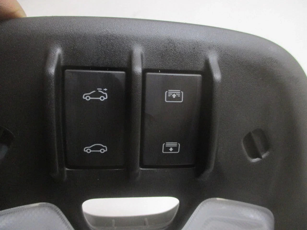 Pre-Owned 21 22 Chevrolet Trailblazer Overhead Roof Console w/Onstar & Sunroof OEM LKQ (Good)