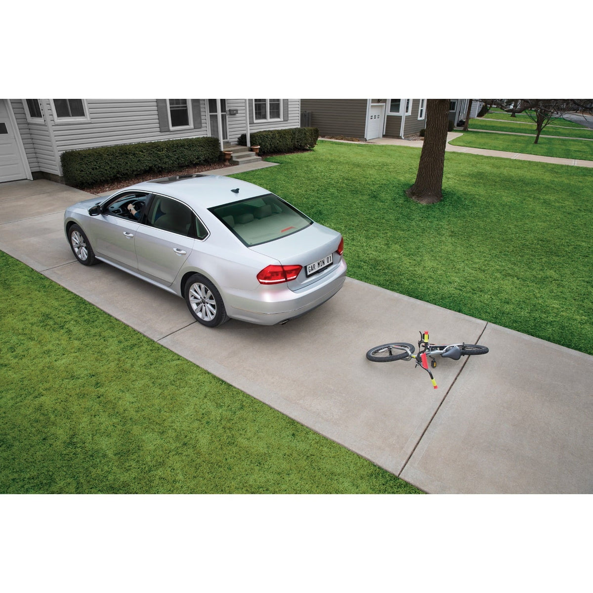 Garmin 010-01866-00 BC 40 Backup Camera with License PLatitudee Mount