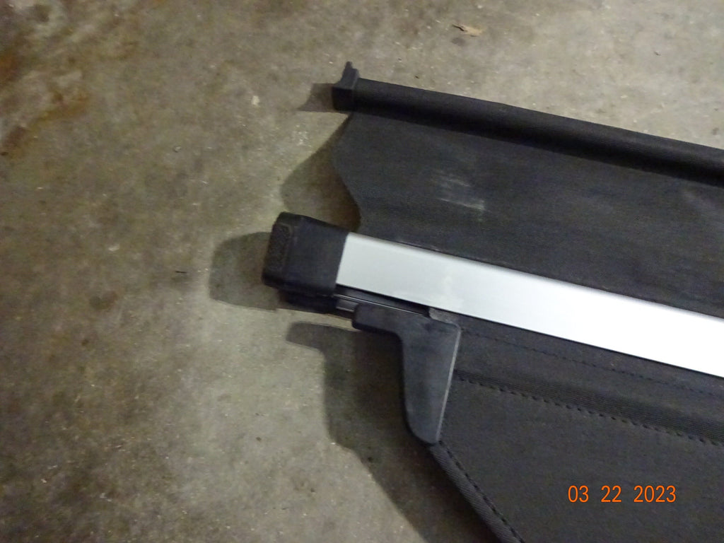 Pre-Owned 2014 Subaru Forester Rear Black Retractable Cargo Cover OEM (Good)