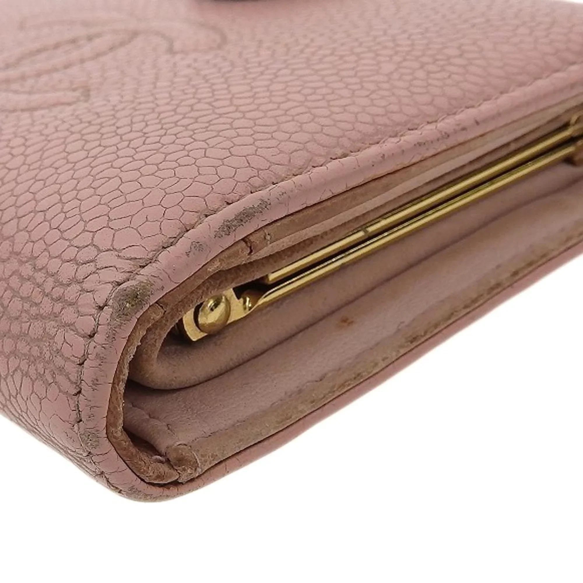 Pre-Owned Chanel CHANEL fold wallet with gama mouth caviar skin pink A13497 seal 8 model coco mark logo (Fair)