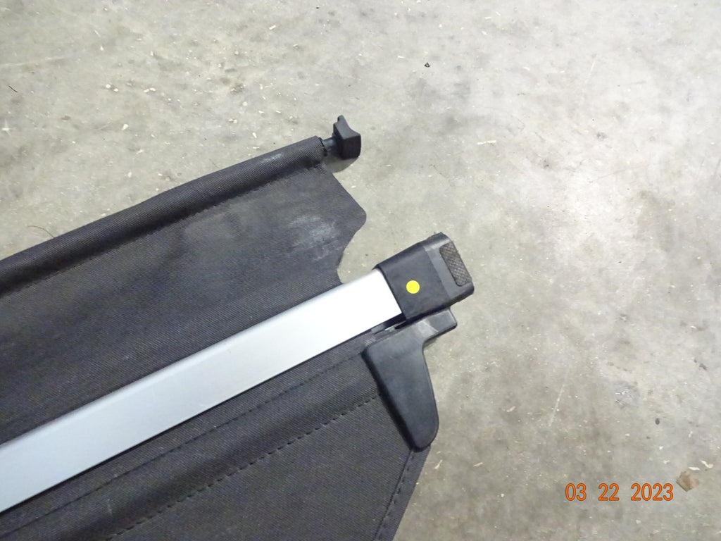 Pre-Owned 2014 Subaru Forester Rear Black Retractable Cargo Cover OEM (Good)