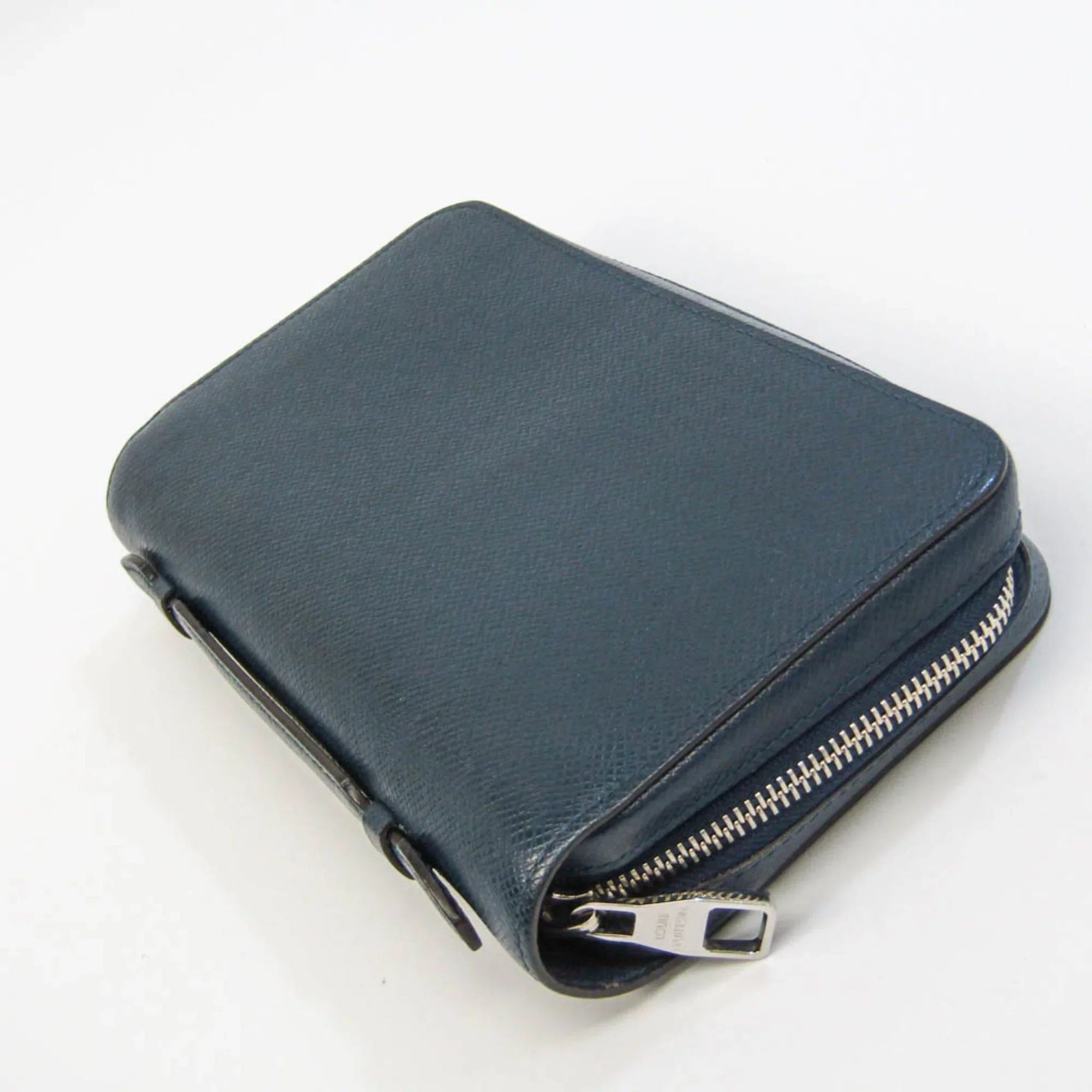Pre-Owned Louis Vuitton Taiga Zippy XL M64019 Men's Taiga Leather Long Wallet (bi-fold) Navy Blue (Good)